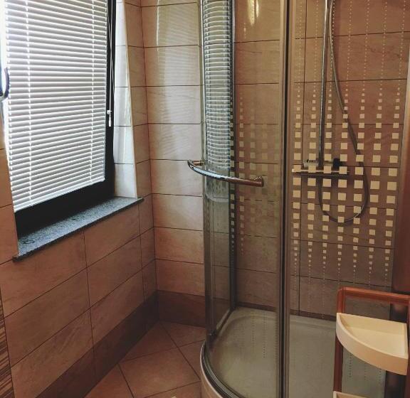 تختخواب و صبحانه Adventure Farm