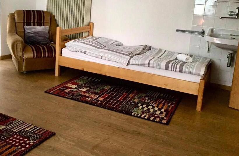 تختخواب و صبحانه Adventure Farm