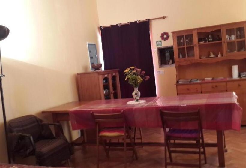 مبيت وإفطار Oniros