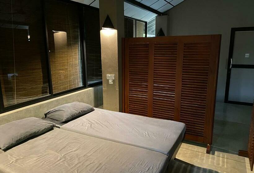 Hangover Hostels Yala