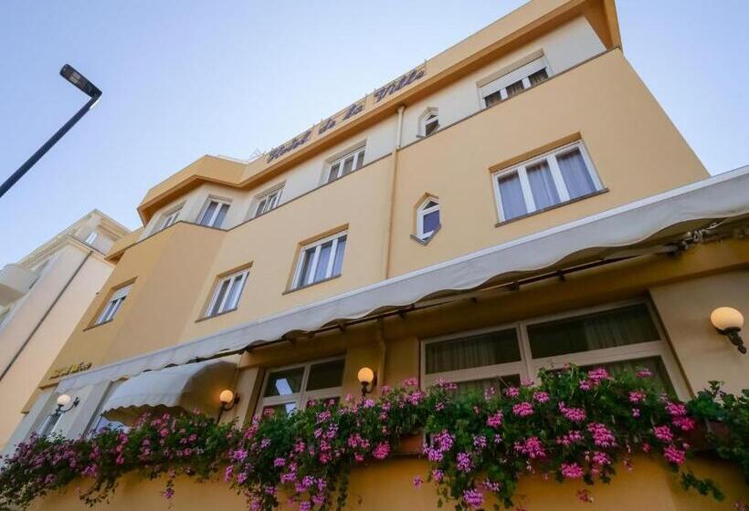 فندق De La Ville