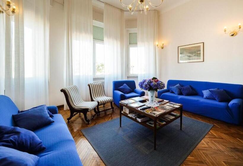 فندق De La Ville