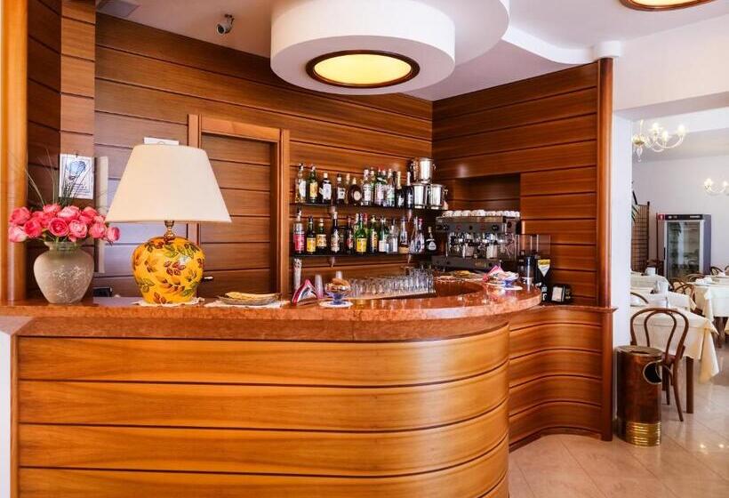 فندق De La Ville