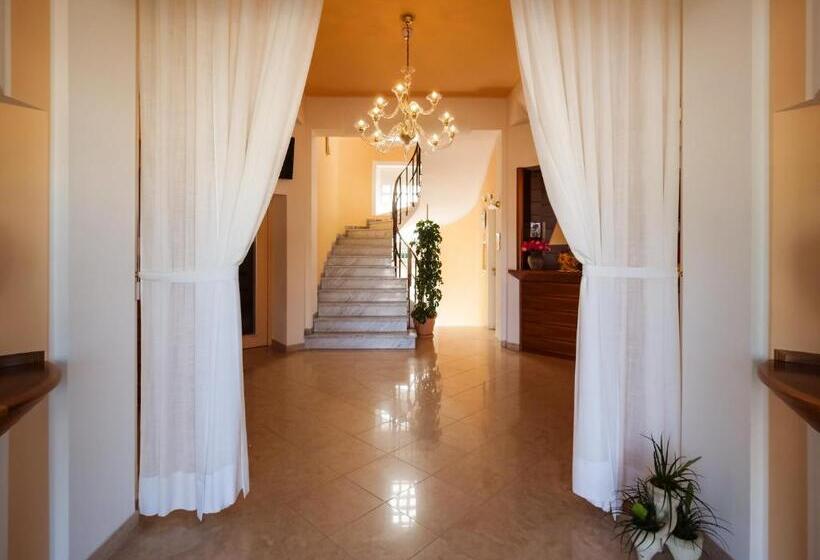 فندق De La Ville