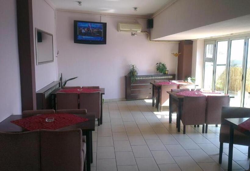 هتل Konaciste Trstenik