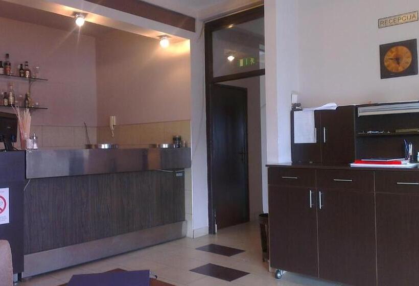 هتل Konaciste Trstenik