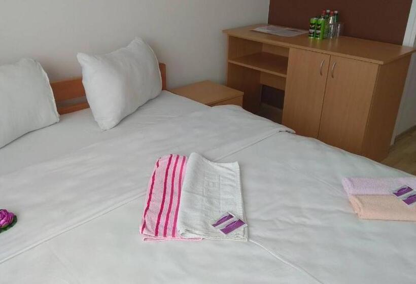 هتل Konaciste Trstenik