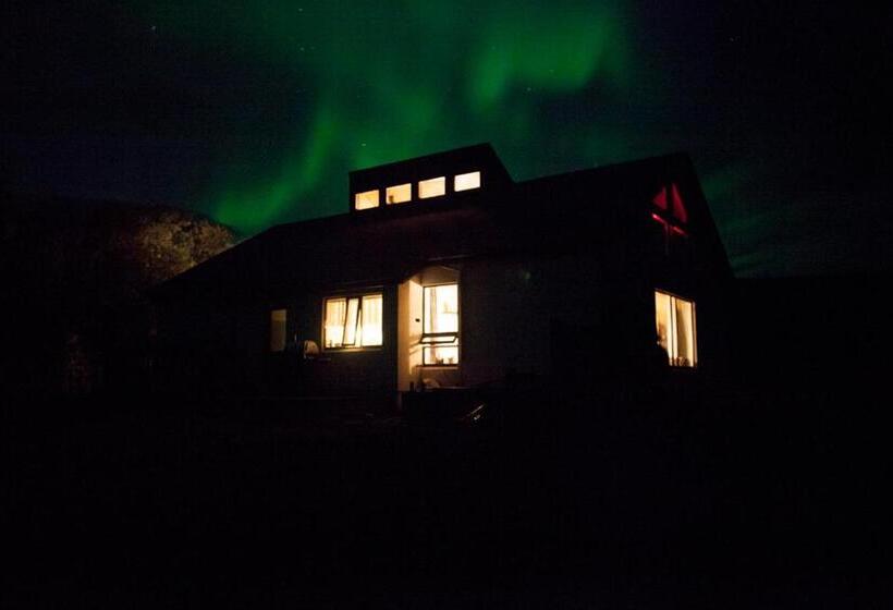 هتل Miðhvammur Farm Stay