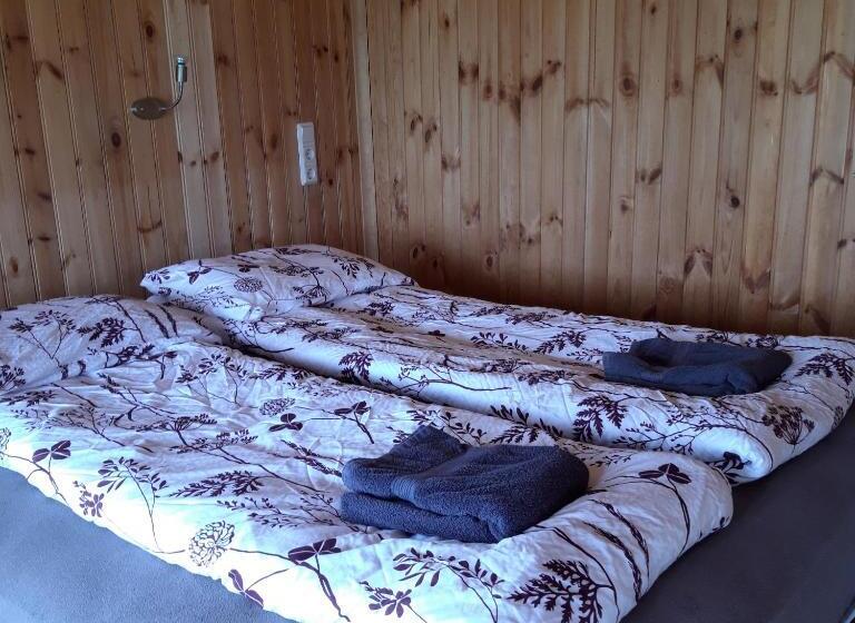 هتل Miðhvammur Farm Stay