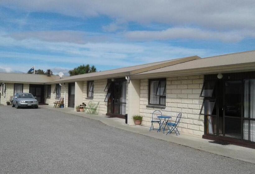 Moeraki Boulders Motel