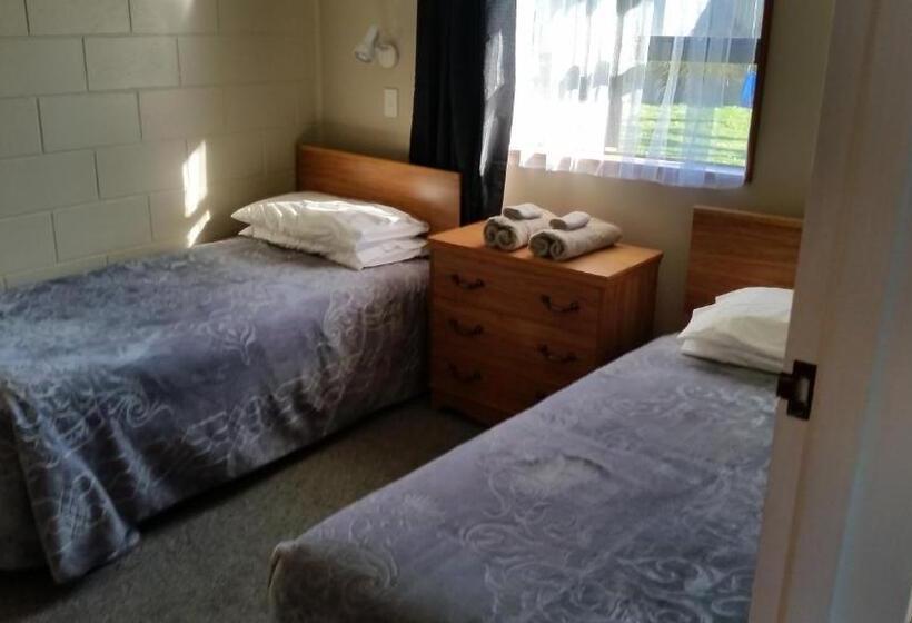 Moeraki Boulders Motel