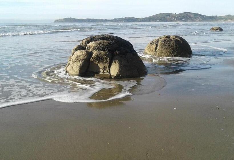Moeraki Boulders Motel
