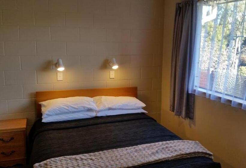 Moeraki Boulders Motel