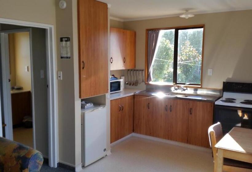 Moeraki Boulders Motel