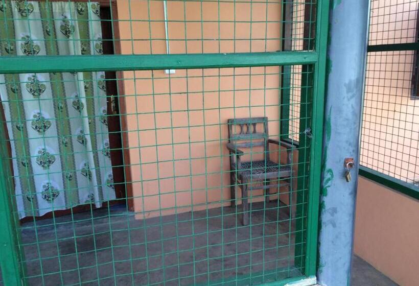 모텔 Kalkudah Budget