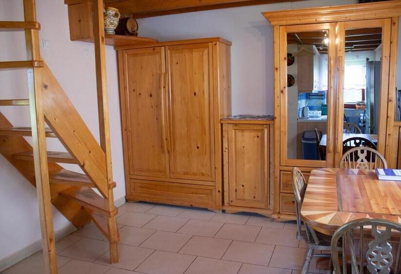 پانسیون Bee House Maya