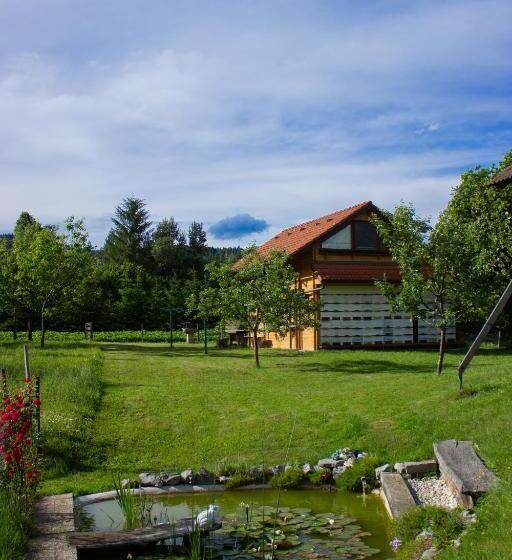 پانسیون Bee House Maya