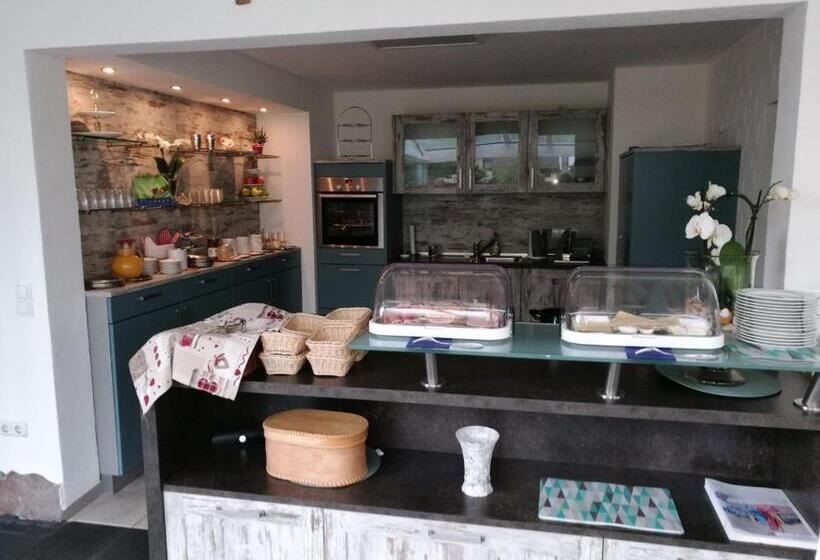 Пансион Gästehaus Ingrid