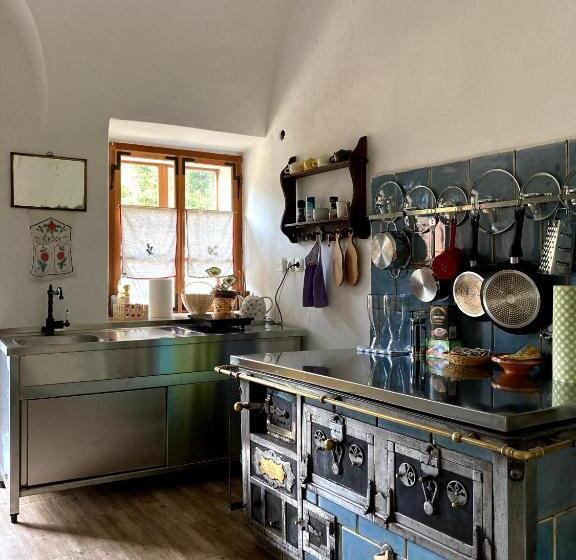 پانسیون Juvanova Hiša   Apartments And Rooms