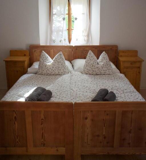 پانسیون Juvanova Hiša   Apartments And Rooms