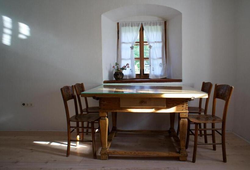 پانسیون Juvanova Hiša   Apartments And Rooms