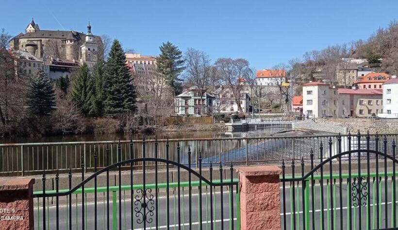 膳宿费 Penzion U Splavu