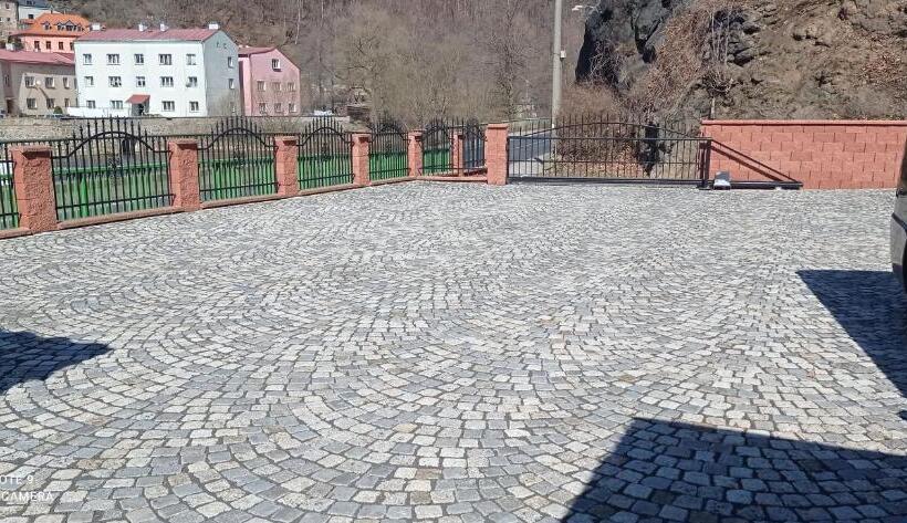 膳宿费 Penzion U Splavu