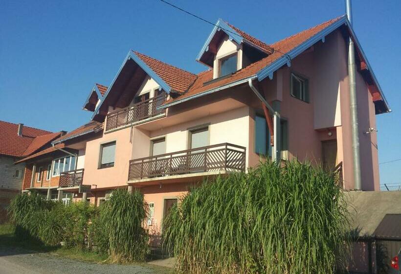 پانسیون Sobe Rooms Amira