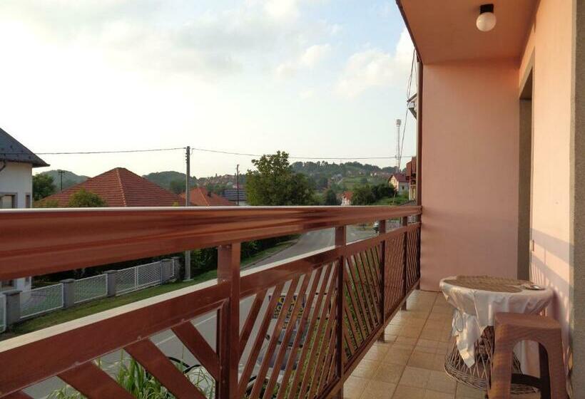 پانسیون Sobe Rooms Amira