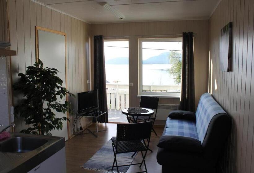 פנסיון Ulvsvåg Gjestgiveri Og Fjordcamping As
