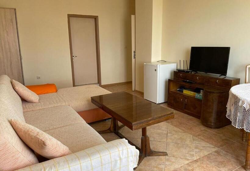 بنسيون Villa Elina