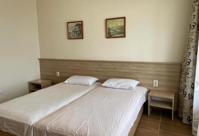 بنسيون Villa Elina