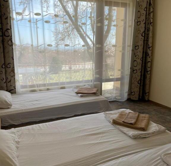 بنسيون Villa Elina