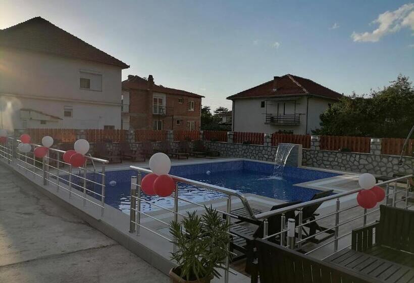 پانسیون Villa Mimi