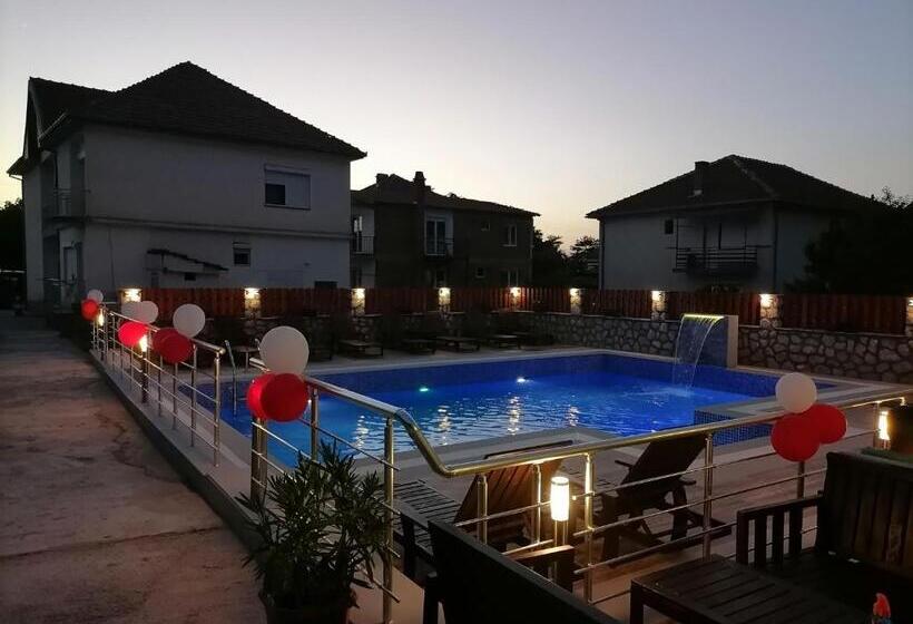 پانسیون Villa Mimi