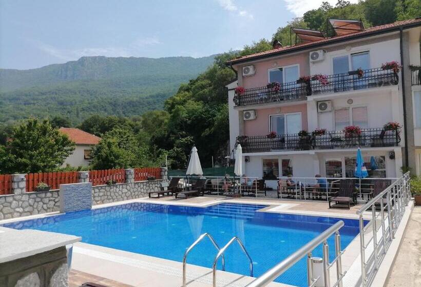 پانسیون Villa Mimi