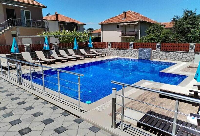 پانسیون Villa Mimi