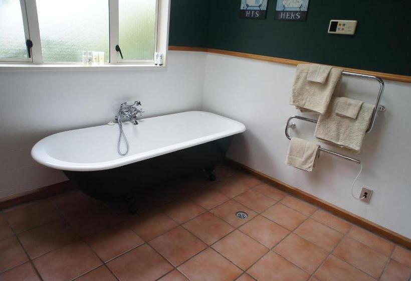 Riverside B & B