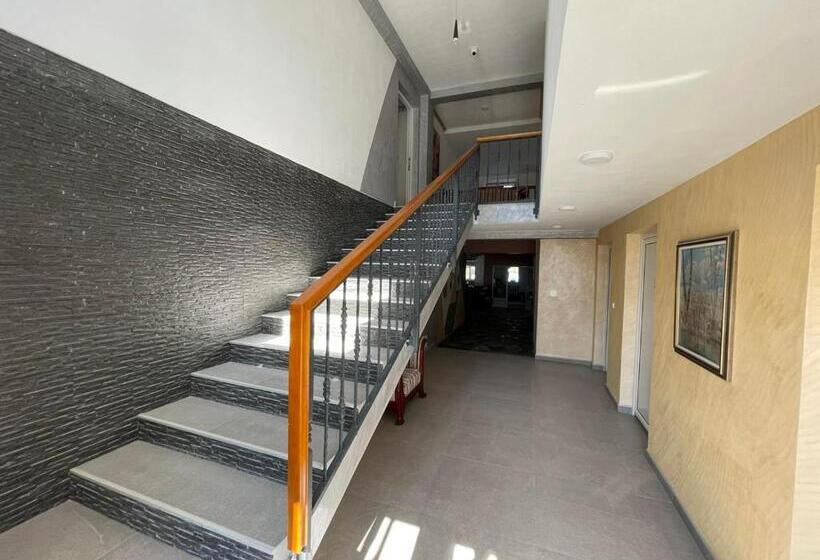 هاستل Motel Kula