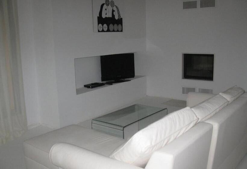 Family Hotel The Body