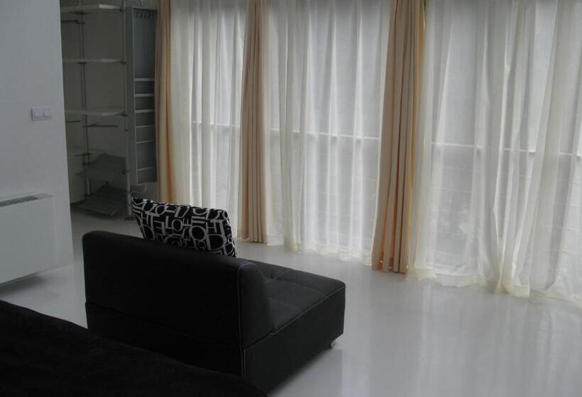 Family Hotel The Body