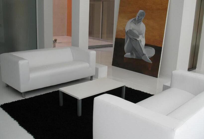 Family Hotel The Body