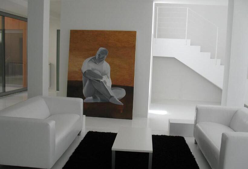 Family Hotel The Body