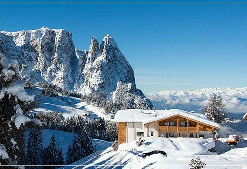 בית מלון כפרי Chalet Dolomites