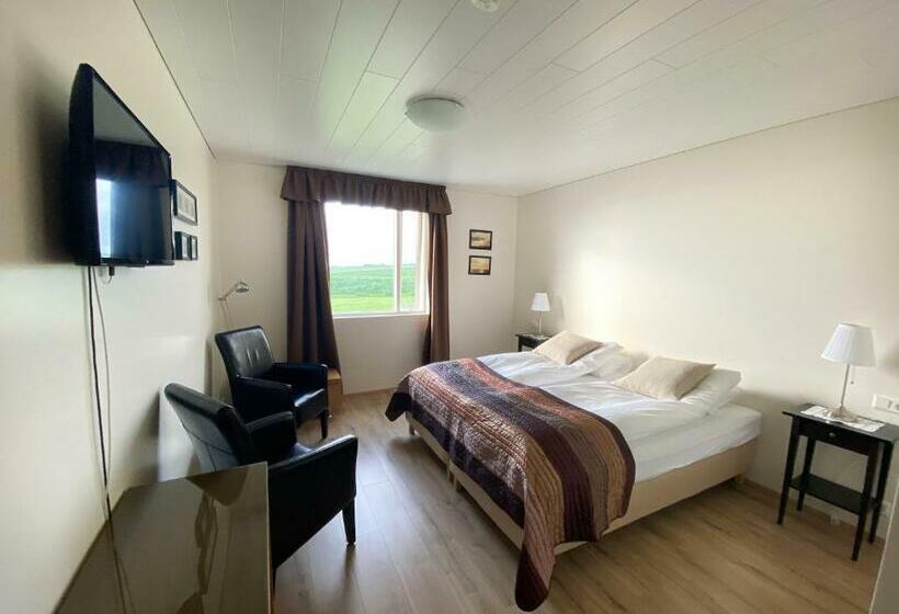 هتل Hofsstadir Farmhouse