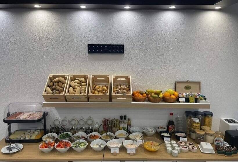 هتل Rooftop City Residence With Deep Garage