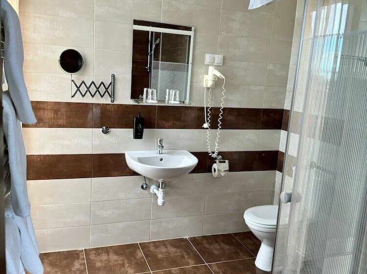 هتل Rooftop City Residence With Deep Garage