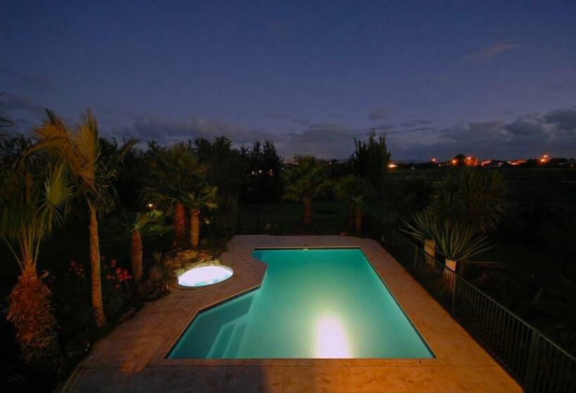 Norfolk Motel & Campervan Park