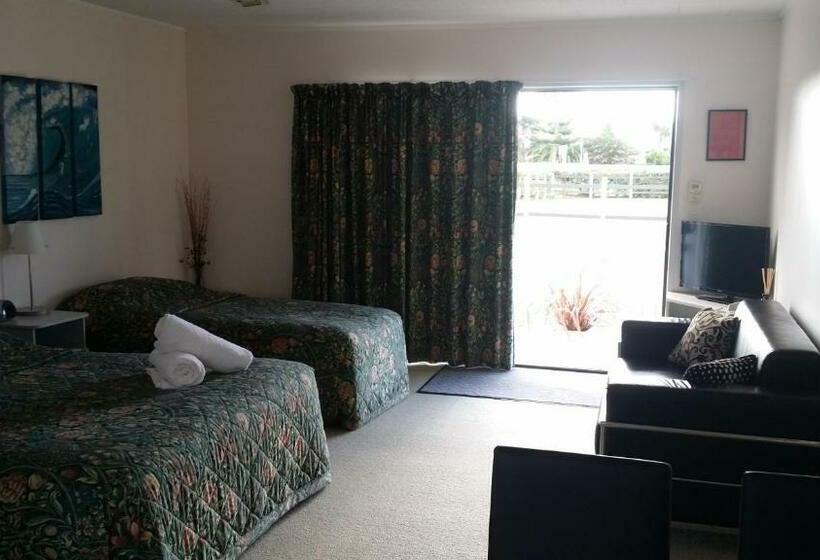 Norfolk Motel & Campervan Park