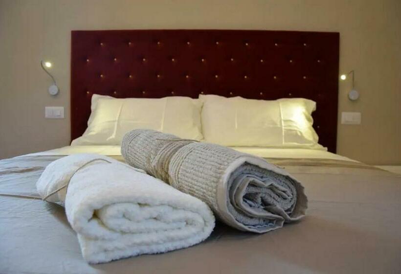 Pensjonat Alloggio D Epoca In Centro Storico A Dongo